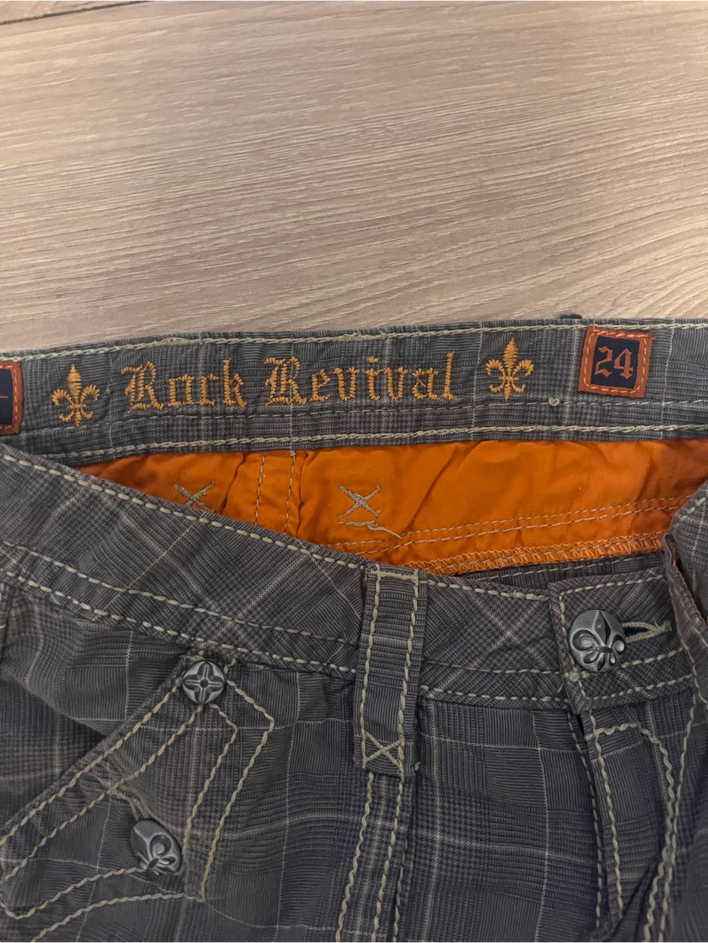 Rock Revival Gray Plaid Low-Rise Jean Shorts size 24 - Picture 2 of 4